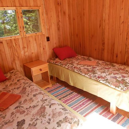 Ala-Laugu Holiday Home Leisi Bagian luar foto