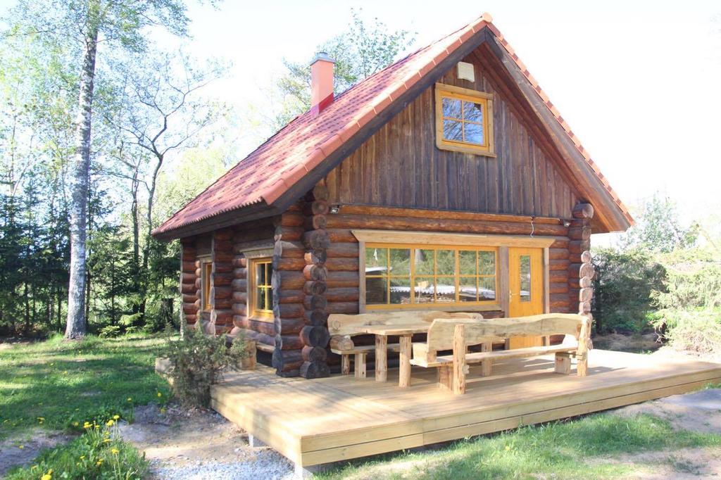 Ala-Laugu Holiday Home Leisi Bagian luar foto