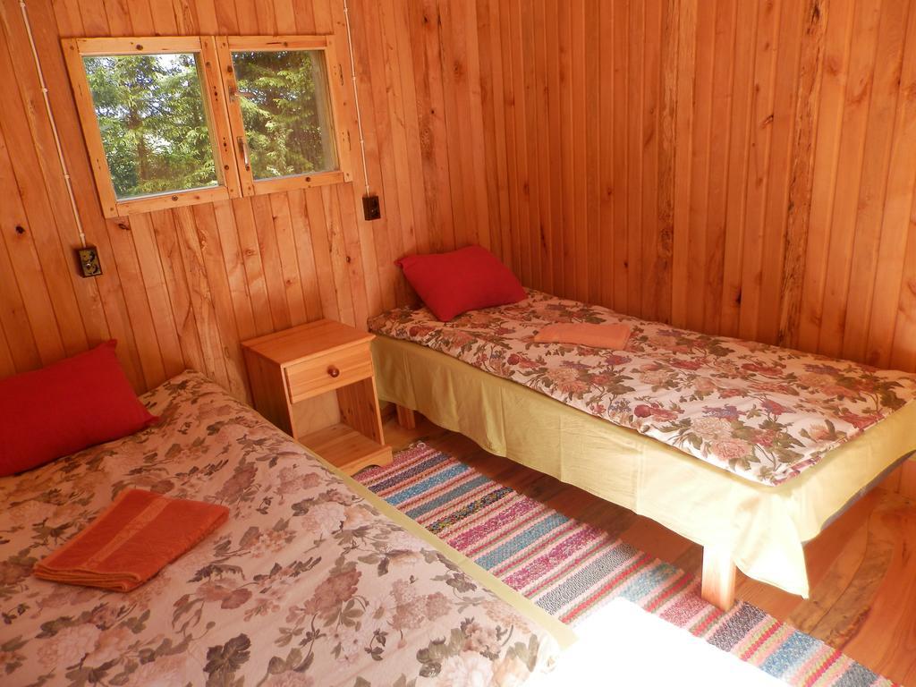 Ala-Laugu Holiday Home Leisi Bagian luar foto