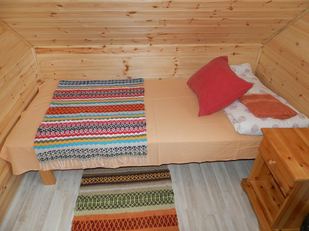 Ala-Laugu Holiday Home Leisi Bagian luar foto