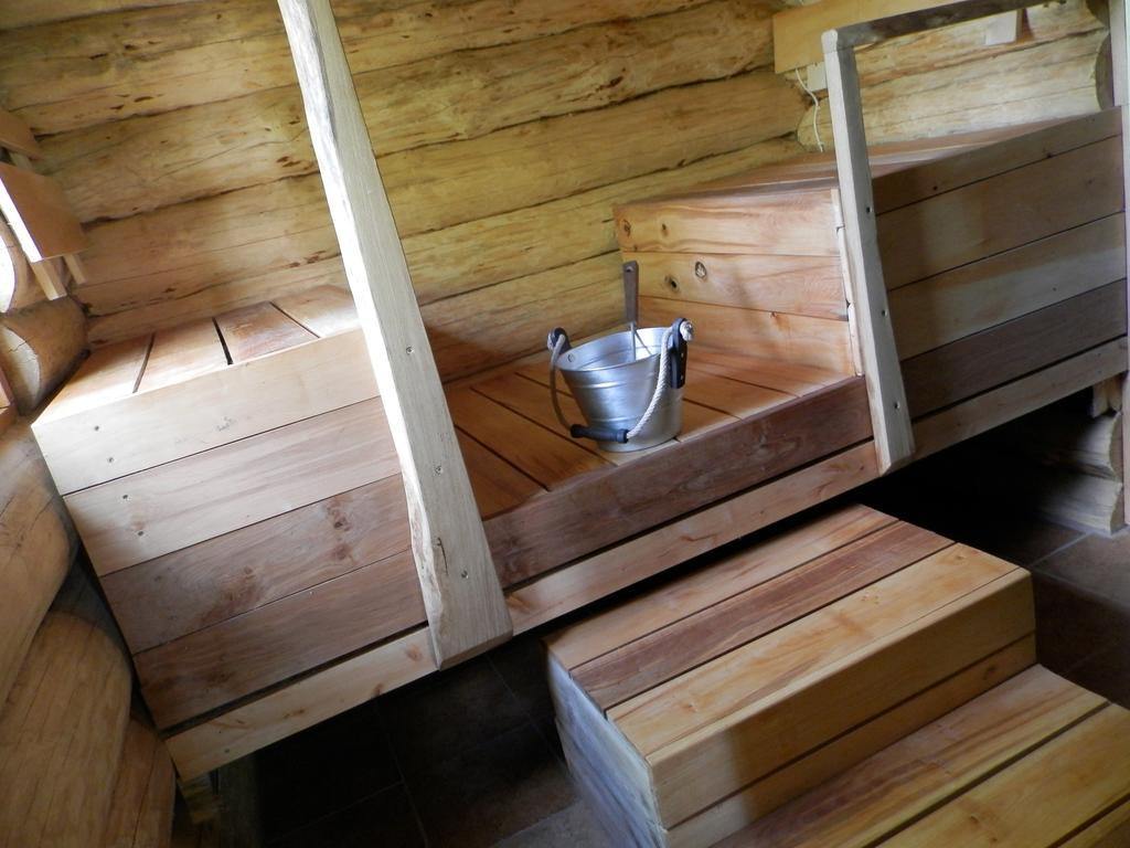 Ala-Laugu Holiday Home Leisi Bagian luar foto