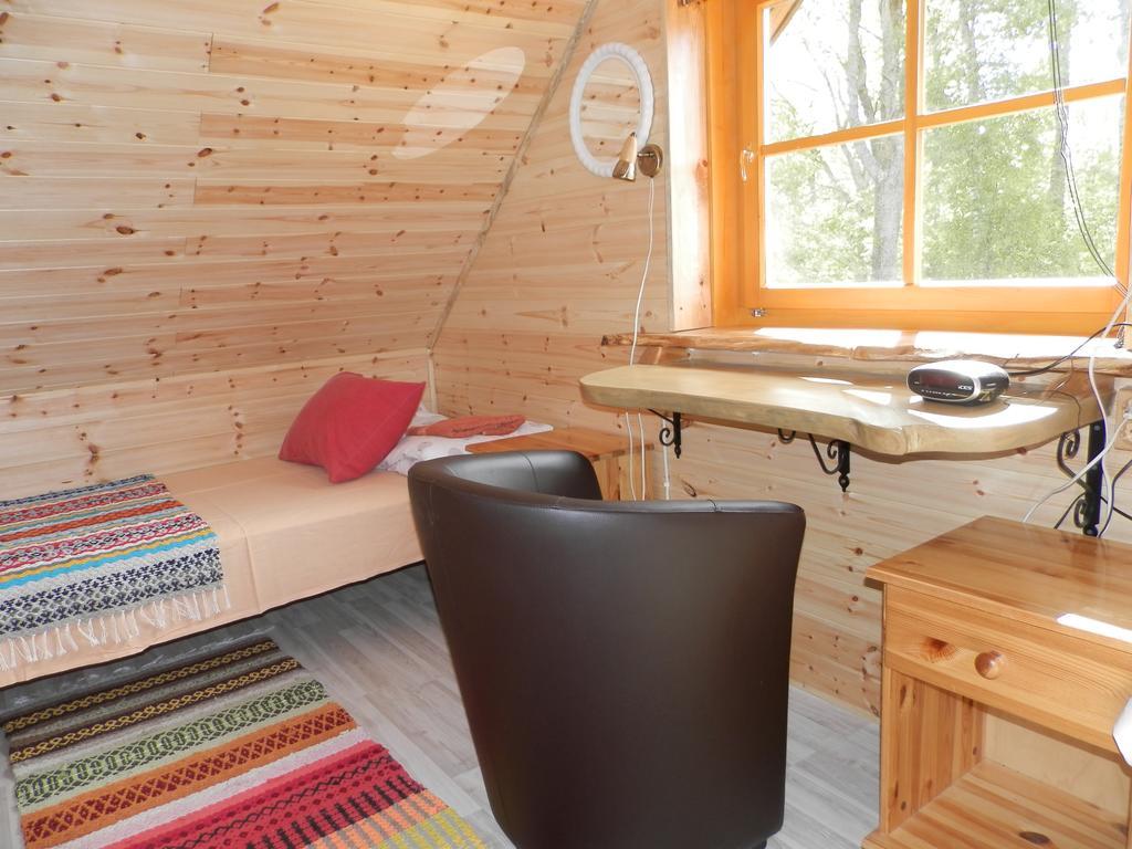 Ala-Laugu Holiday Home Leisi Bagian luar foto