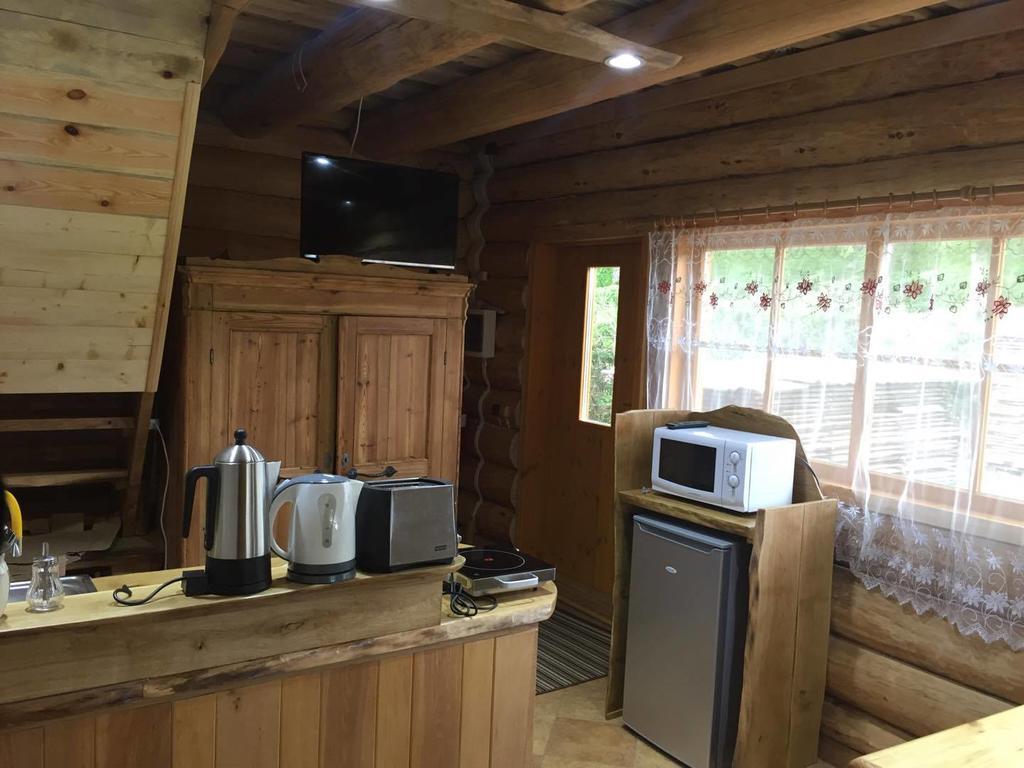 Ala-Laugu Holiday Home Leisi Bagian luar foto