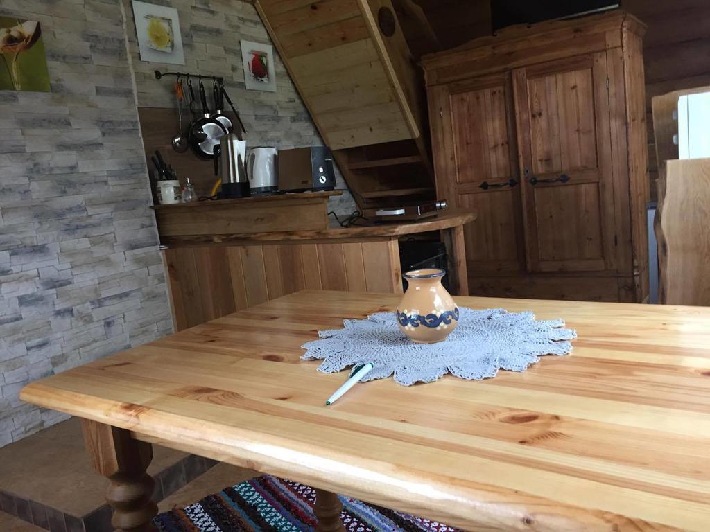 Ala-Laugu Holiday Home Leisi Bagian luar foto