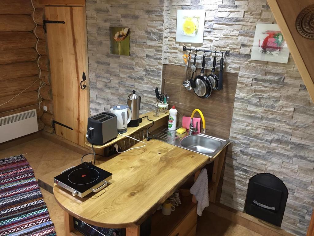 Ala-Laugu Holiday Home Leisi Bagian luar foto